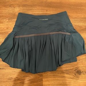 Gold Hinge Black Pleated Skirt